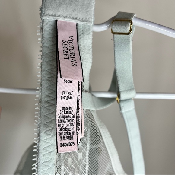 Victoria's secret 34D Plunge Bra, lace silhouettes, wear under deep cut dresses - Picture 4 of 5